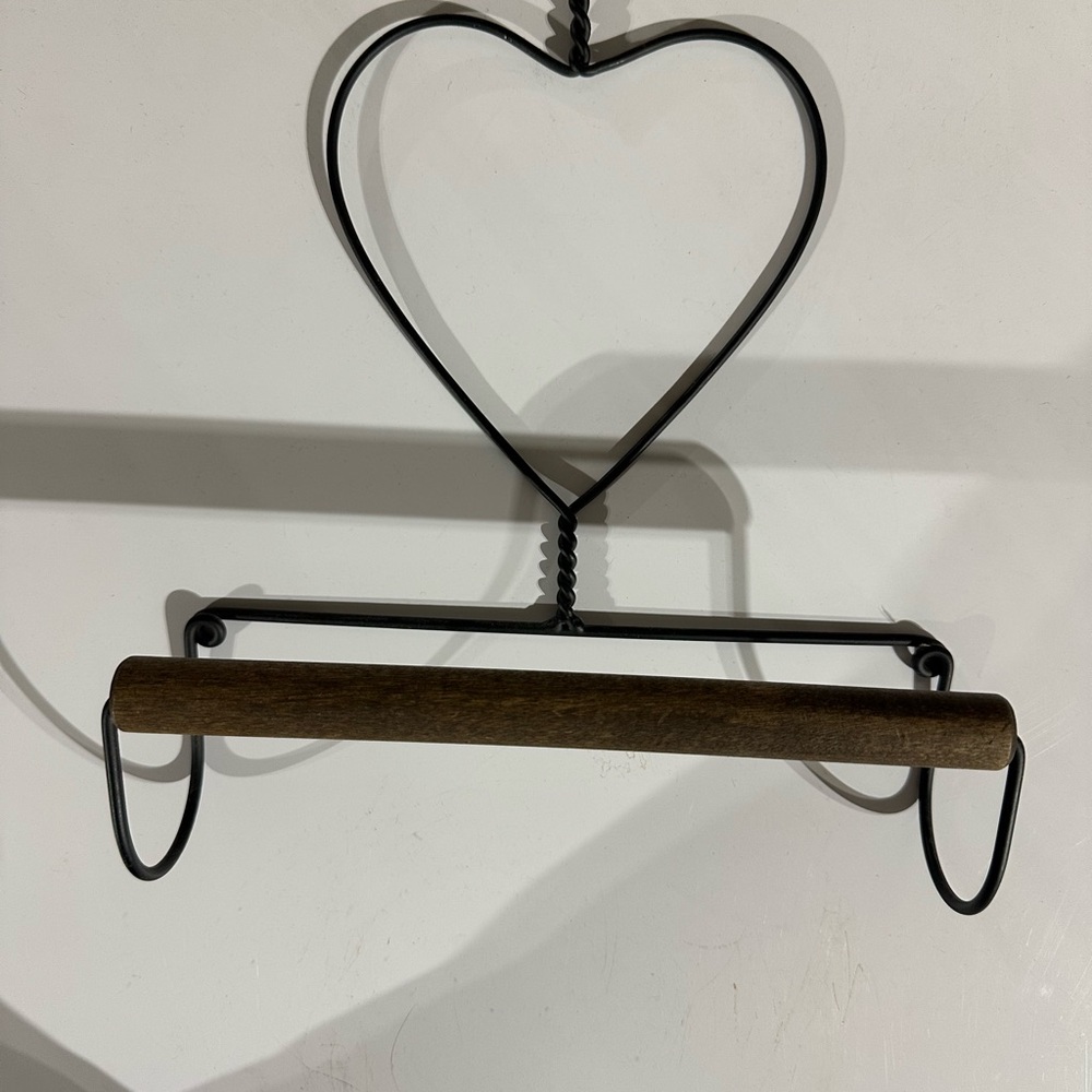 Heart-Shaped country black and brown wall towel hanger decor